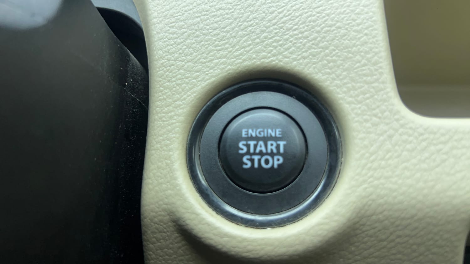 Used 2017 Maruti Suzuki Ciaz ZDi SHVS Diesel Manual top_features Keyless start