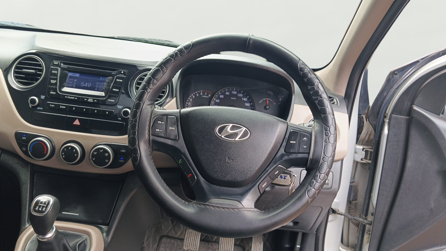 Used 2015 Hyundai Xcent S 1.2 (O) Petrol Manual interior STEERING VIEW