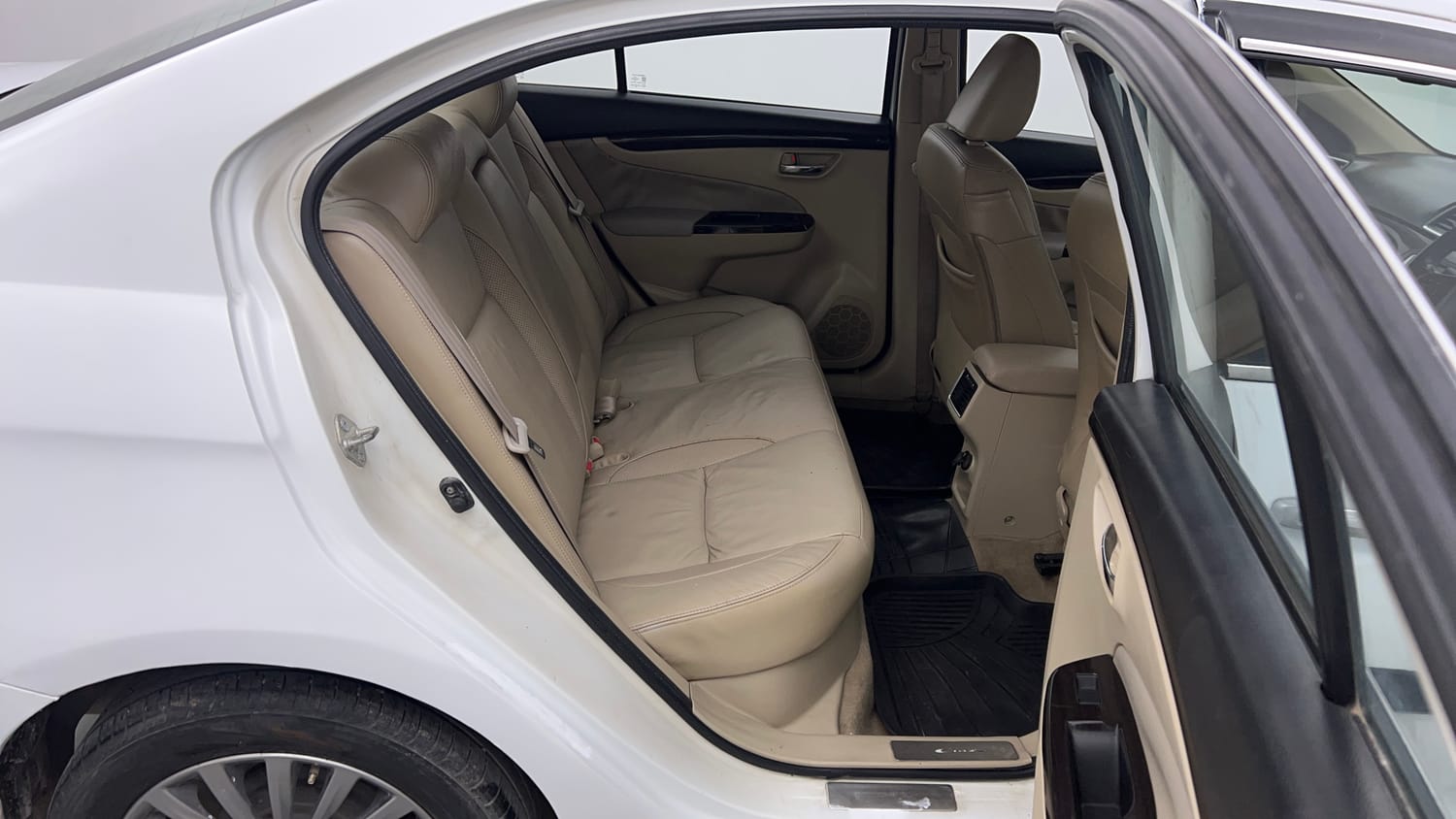 Used 2015 Maruti Suzuki Ciaz ZDi+ SHVS Diesel Manual interior RIGHT SIDE REAR DOOR CABIN VIEW