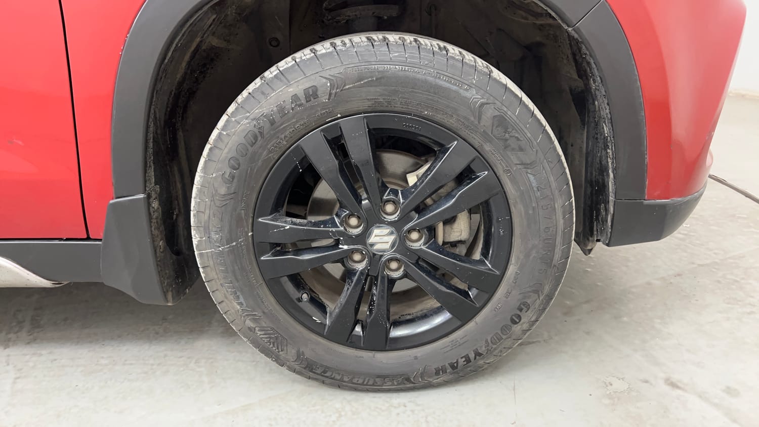 Used 2018 Maruti Suzuki Vitara Brezza [2016-2020] ZDi Diesel Manual tyres RIGHT FRONT TYRE RIM VIEW