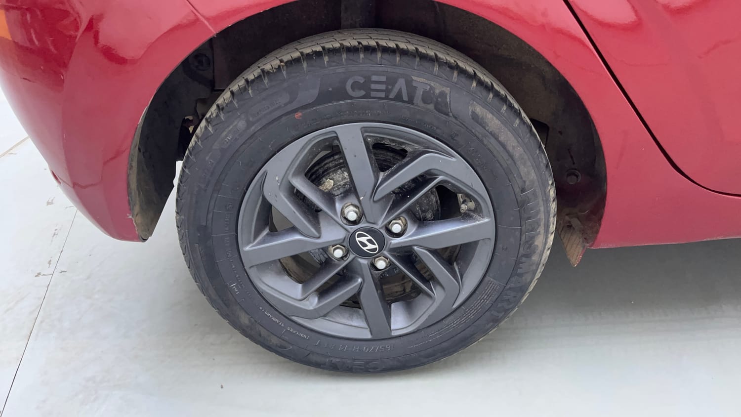 Used 2021 Hyundai Grand i10 Nios Sportz AMT 1.2 Kappa VTVT Petrol Automatic tyres RIGHT REAR TYRE RIM VIEW