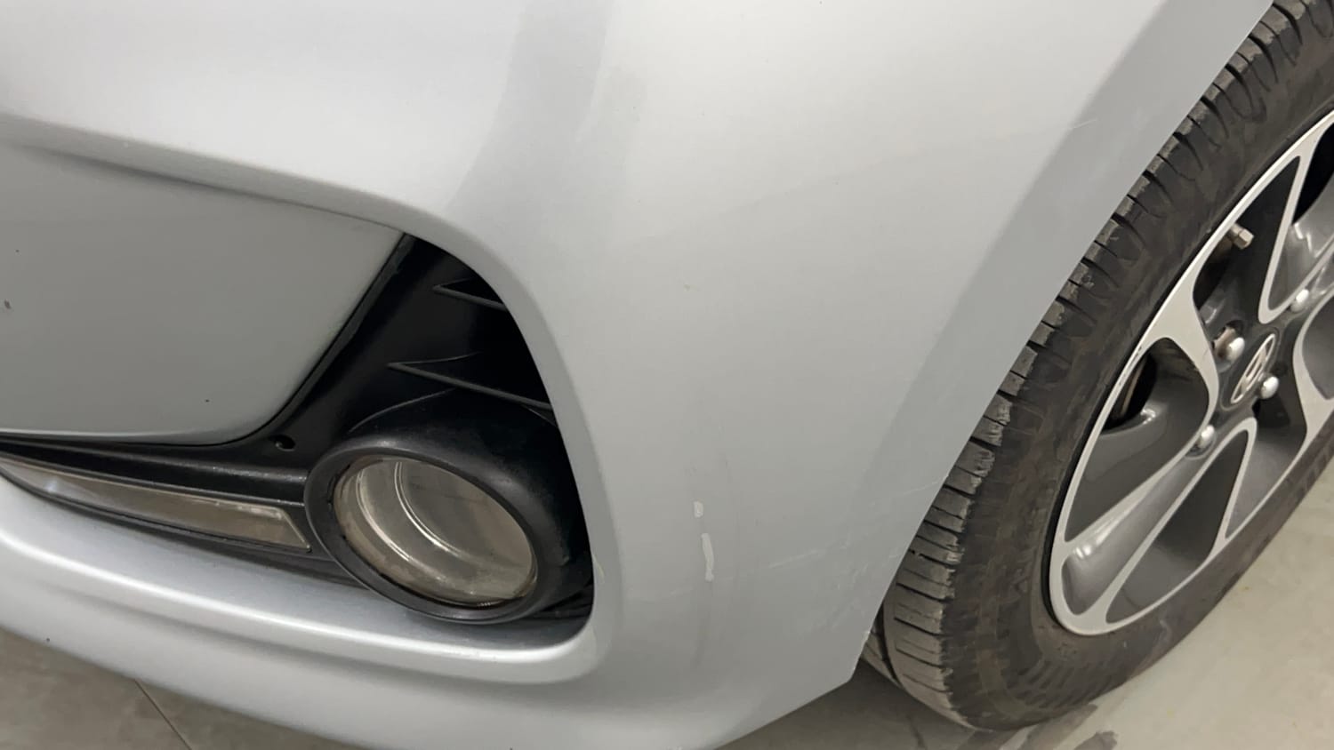 Used 2019 Hyundai Grand i10 Sportz AT 1.2 Kappa VTVT Petrol Automatic dents MINOR SCRATCH