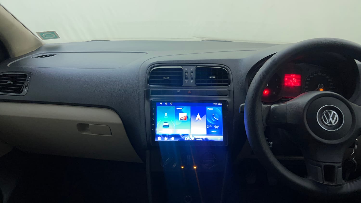 Used 2014 Volkswagen Polo Comfortline 1.2L (P) Petrol Manual interior MUSIC SYSTEM & AC CONTROL VIEW