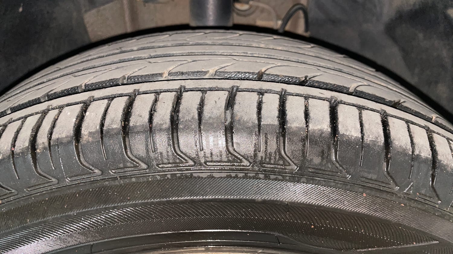 Used 2018 Tata Tiago Revotron XZ Petrol Manual tyres RIGHT FRONT TYRE TREAD VIEW