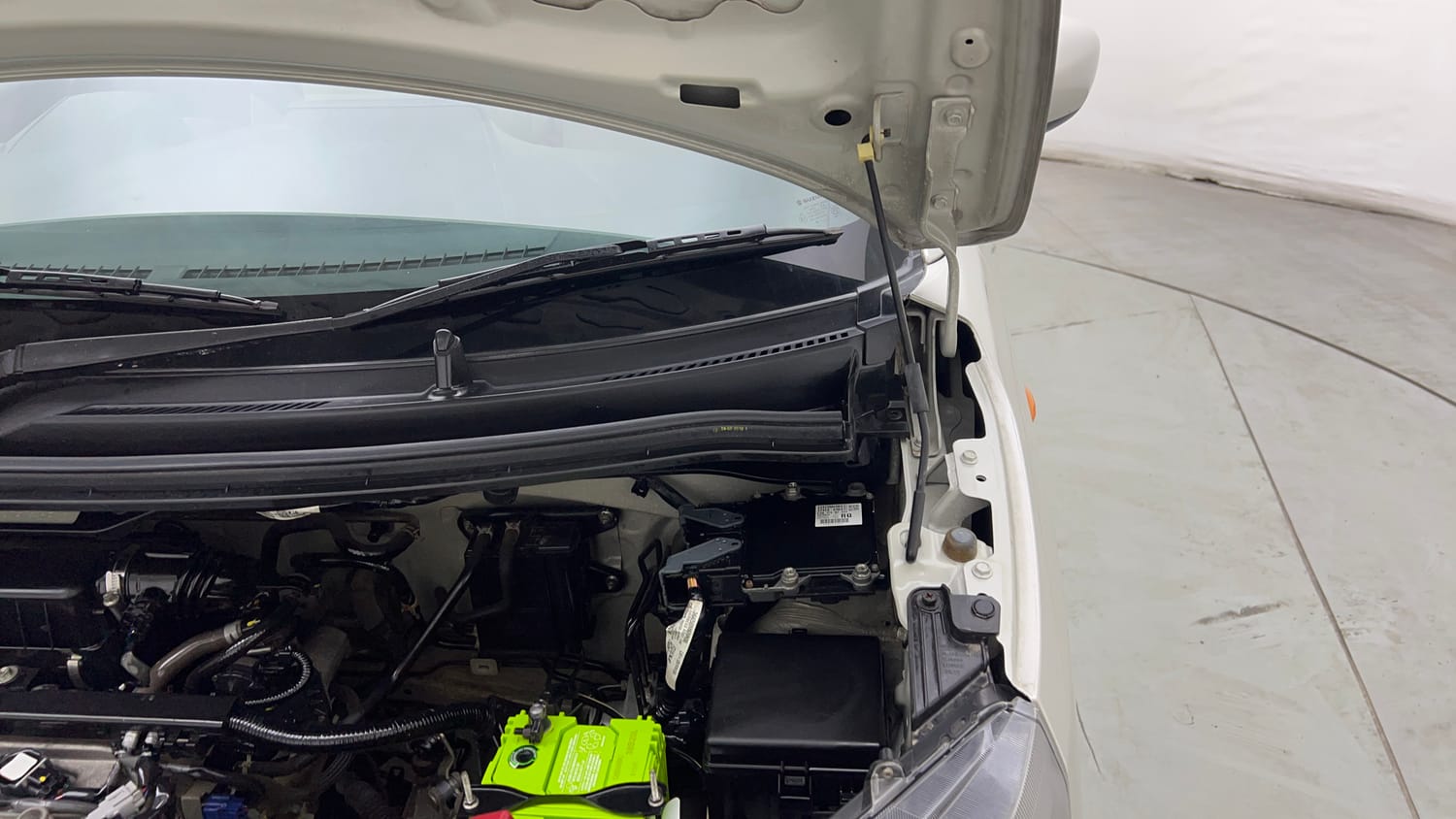 Used 2019 Maruti Suzuki Wagon R VXi 1.0 Petrol Manual engine ENGINE LEFT SIDE HINGE & APRON VIEW