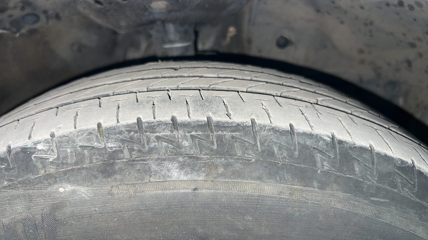 Used 2016 Honda City VX (O) MT BL Petrol Manual tyres RIGHT FRONT TYRE TREAD VIEW