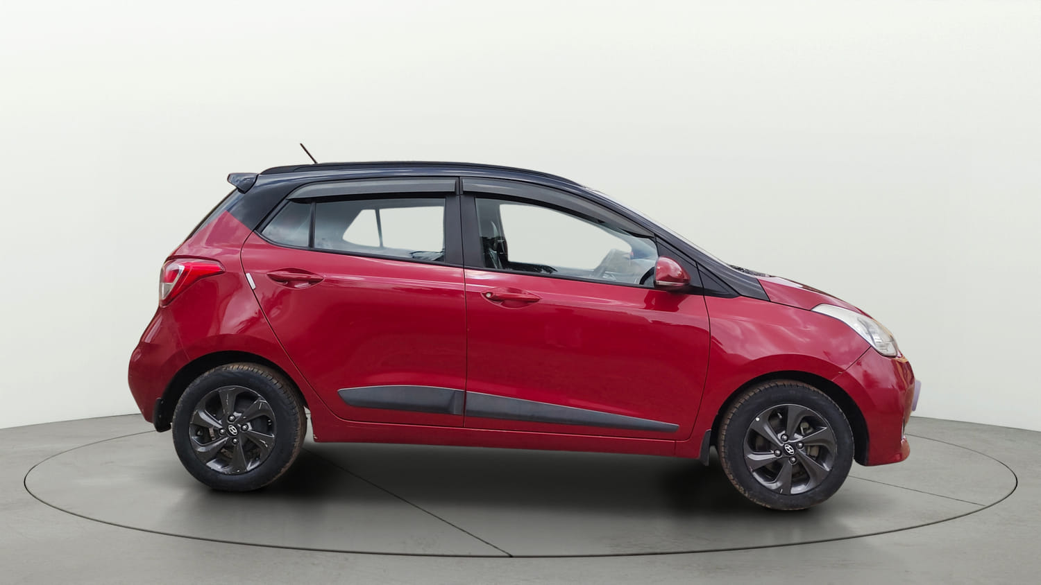 Used 2018 Hyundai Grand i10 Sportz 1.2 Kappa VTVT Dual Tone Petrol Manual exterior RIGHT SIDE VIEW