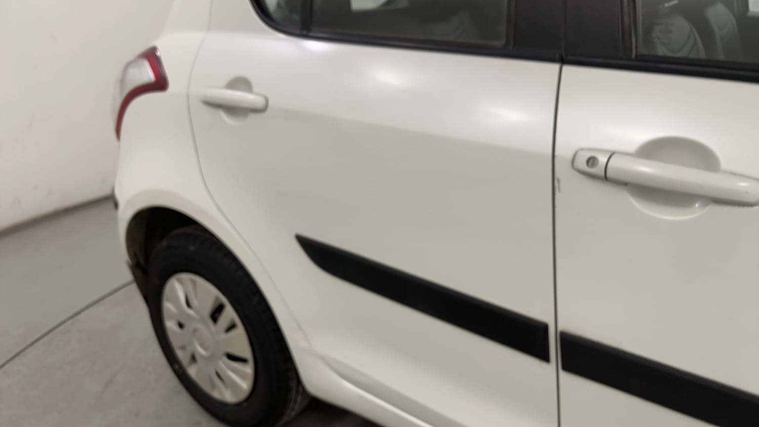 Used 2013 Maruti Suzuki Swift VXi Petrol Manual dents MINOR DENT