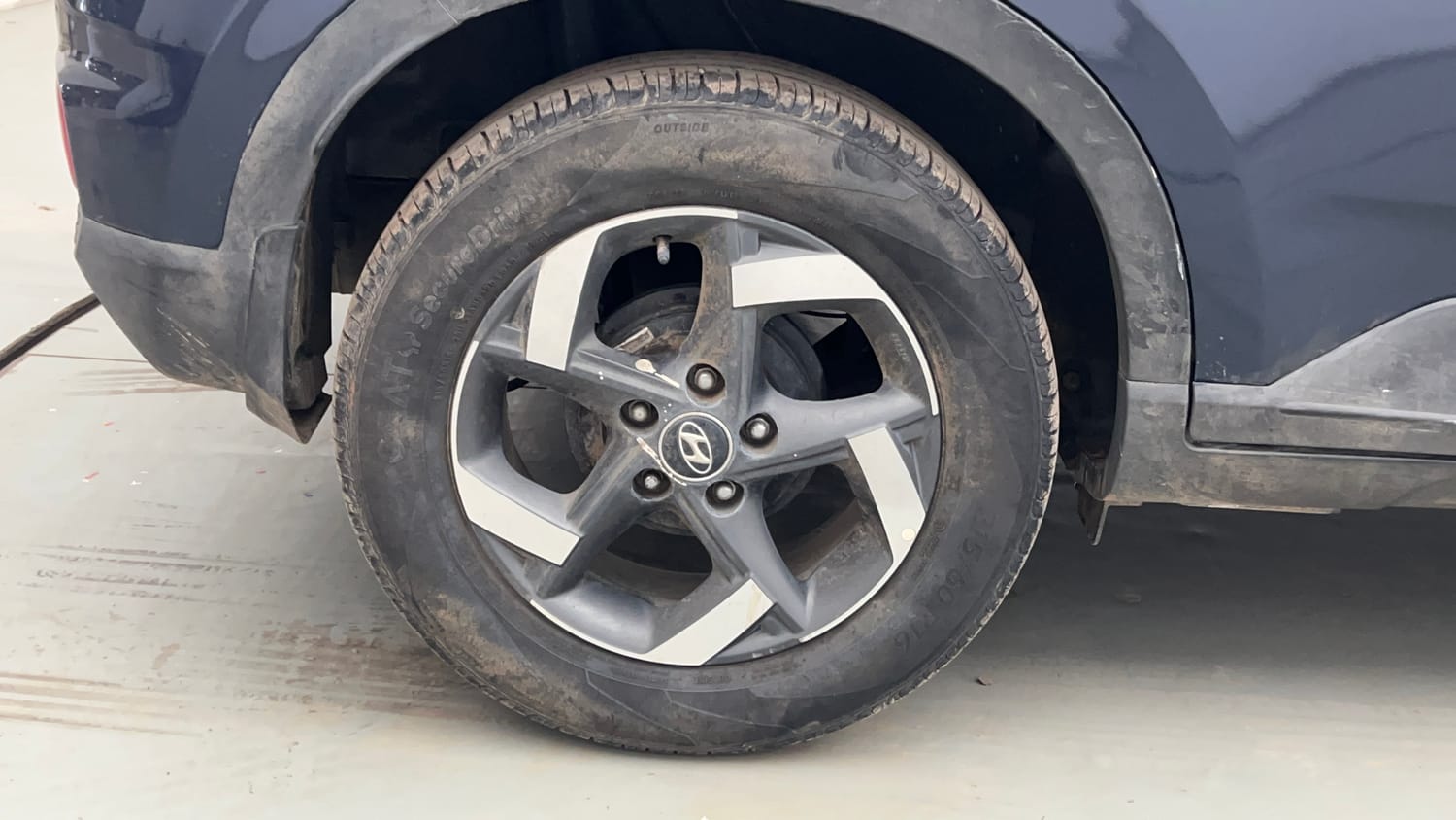 Used 2019 Hyundai Venue SX Plus 1.0 Turbo DCT Petrol Automatic tyres RIGHT REAR TYRE RIM VIEW