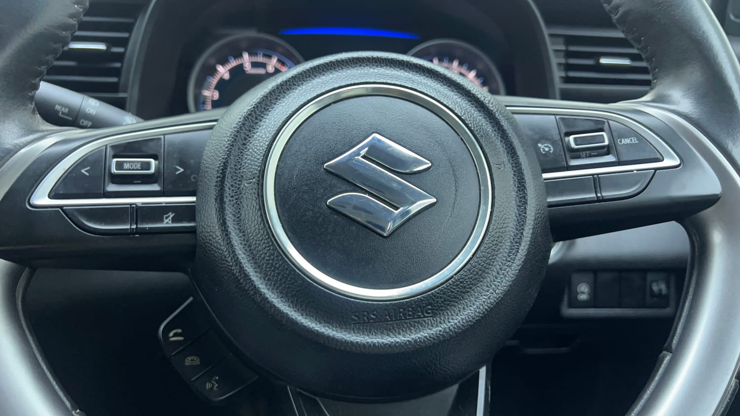 Used 2020 Maruti Suzuki XL6 Alpha MT Petrol Petrol Manual top_features Airbags