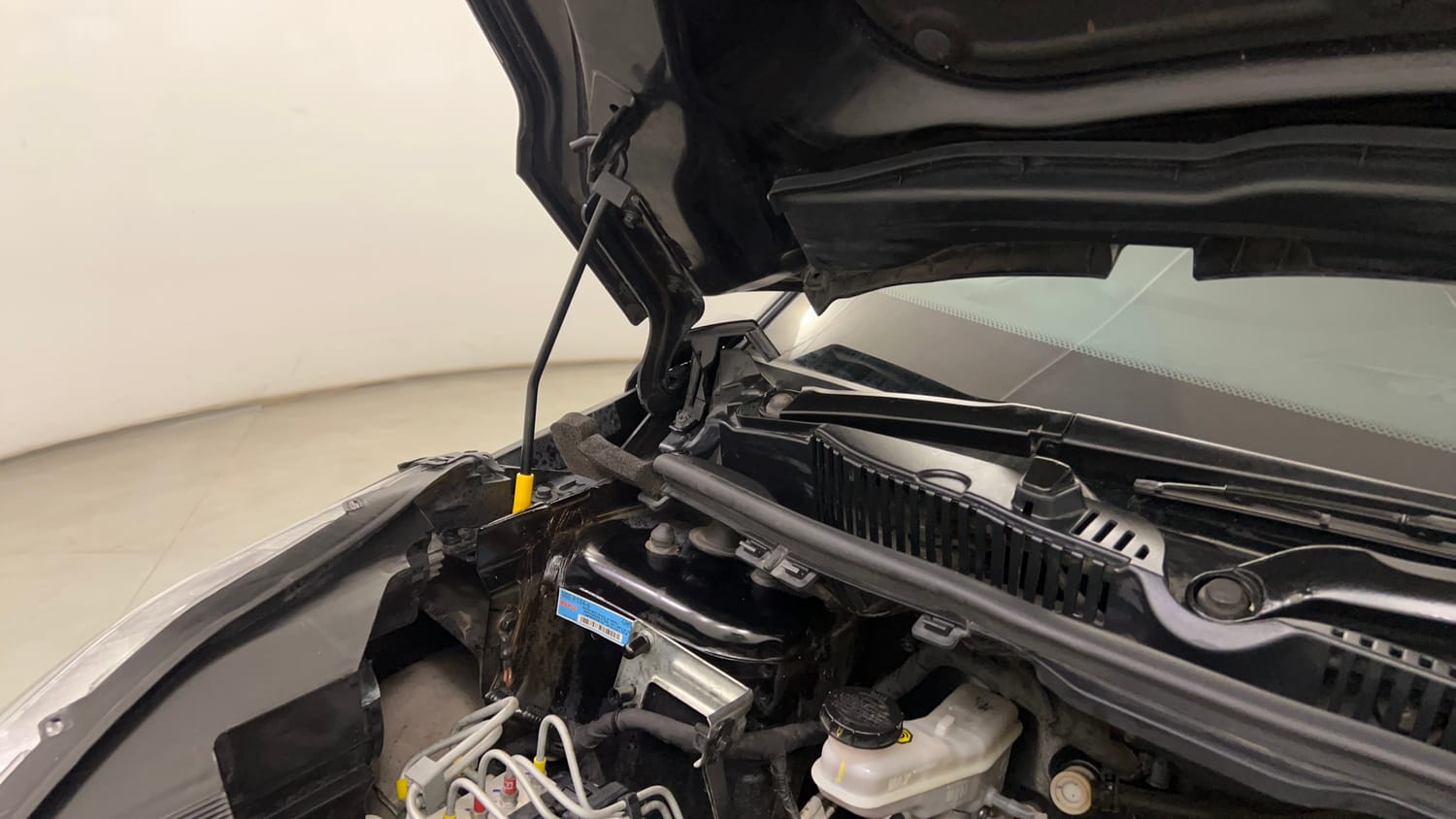 Used 2022 Tata Nexon XZA Plus (HS) Dark Edition Petrol Automatic engine ENGINE RIGHT SIDE HINGE & APRON VIEW