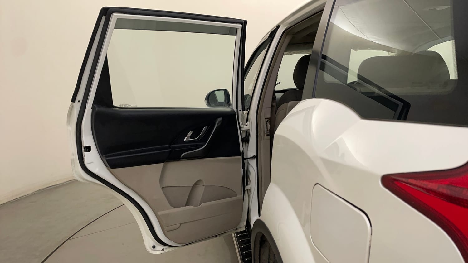 Used 2018 Mahindra XUV500 W9 AT Diesel Automatic interior LEFT REAR DOOR OPEN VIEW