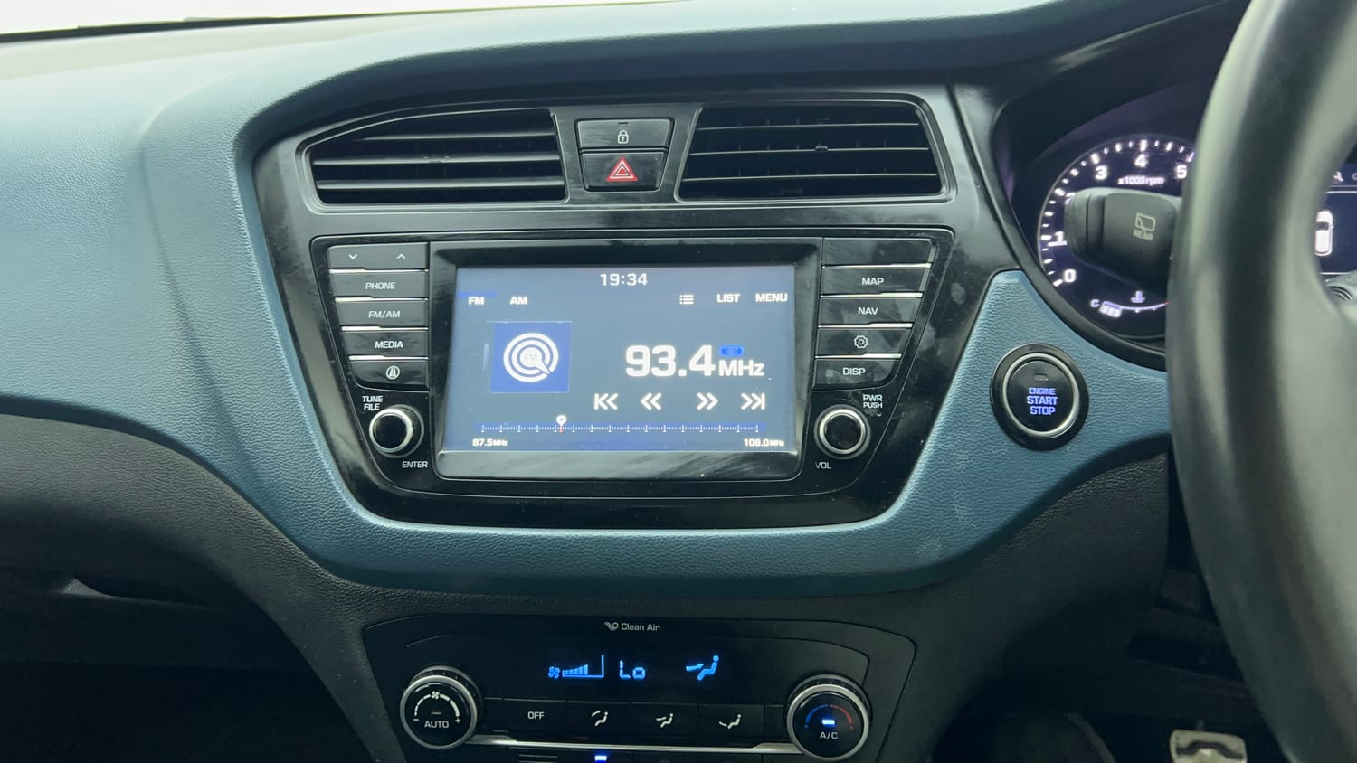 Used 2016 Hyundai i20 Active 1.2 SX Petrol Manual top_features Integrated (in-dash) music system