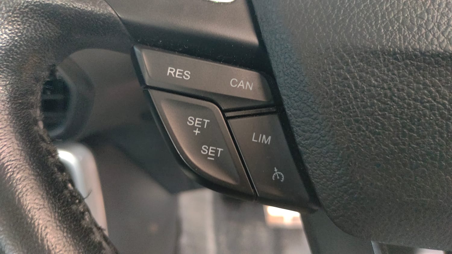 Used 2018 Ford EcoSport Titanium + 1.5L Ti-VCT AT Petrol Automatic top_features Cruise control