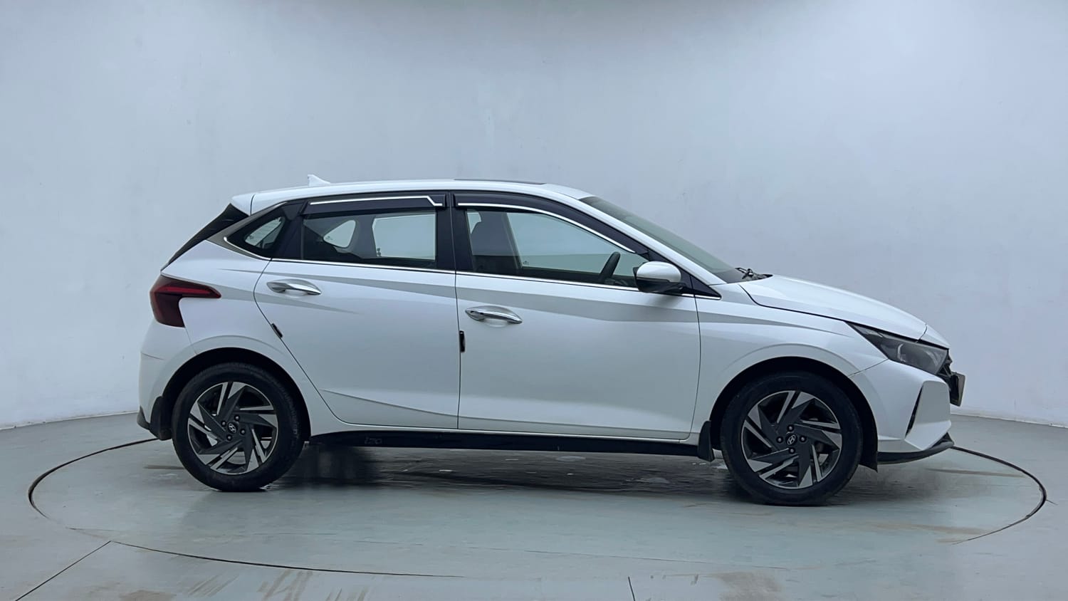 Used 2023 Hyundai New i20 Asta (O) 1.2 MT Petrol Manual exterior RIGHT SIDE VIEW