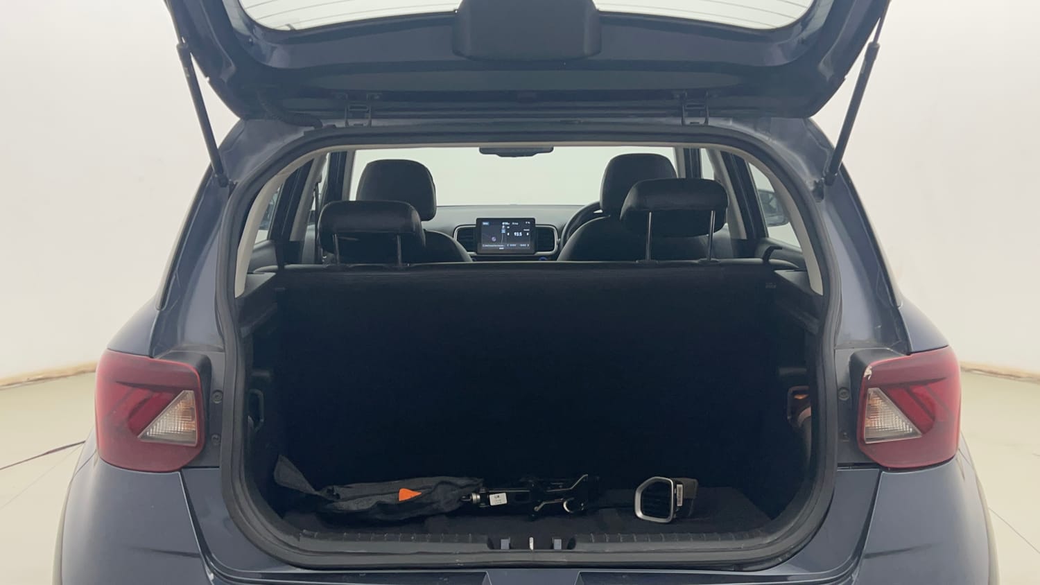 Used 2019 Hyundai Venue SX Plus 1.0 Turbo DCT Petrol Automatic interior DICKY INSIDE VIEW