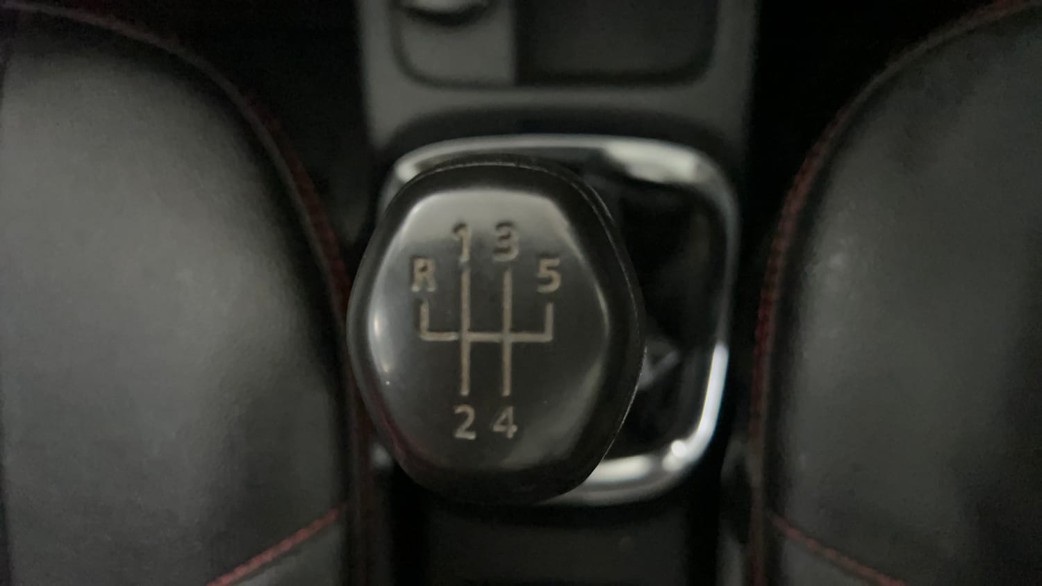 Used 2016 Renault Kwid RXT Opt Petrol Manual interior GEAR  KNOB VIEW