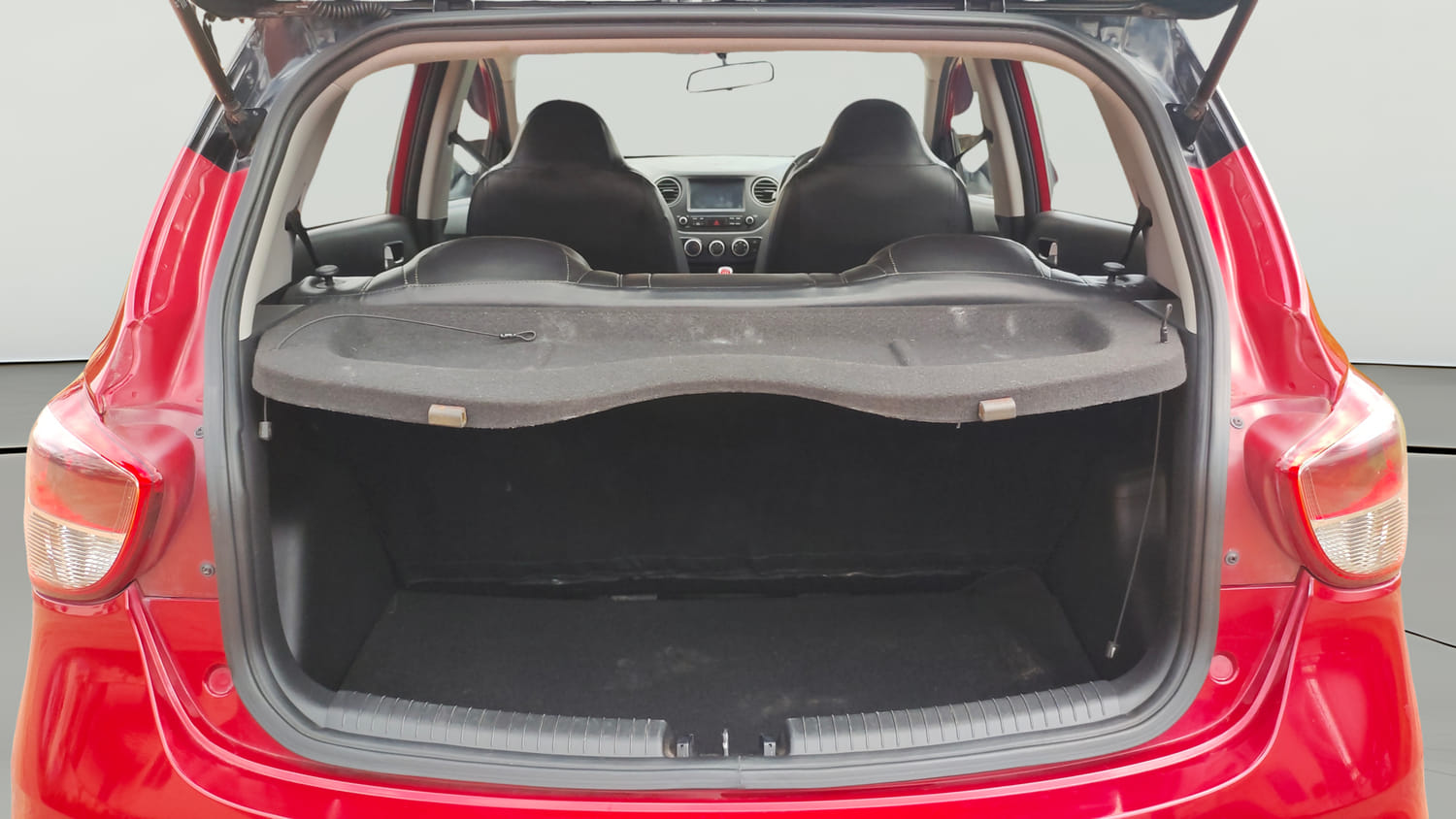 Used 2018 Hyundai Grand i10 Sportz 1.2 Kappa VTVT Dual Tone Petrol Manual interior DICKY INSIDE VIEW