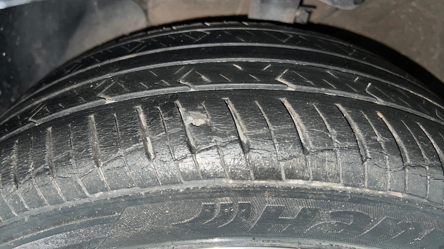 Used 2018 Hyundai Verna SX 1.6 VTVT Petrol Manual tyres LEFT FRONT TYRE TREAD VIEW