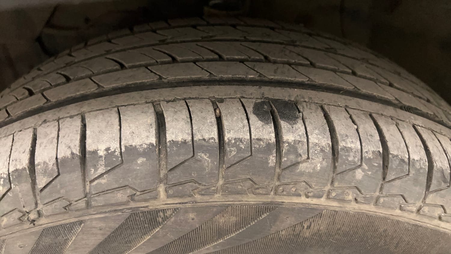 Used 2017 Maruti Suzuki Vitara Brezza ZDi+ Dual Tone Diesel Manual tyres LEFT FRONT TYRE TREAD VIEW