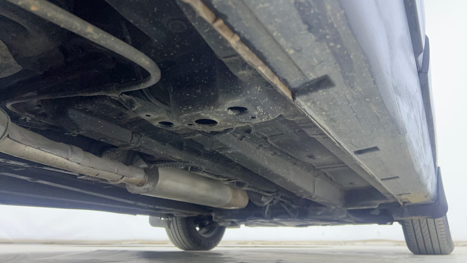 Used 2023 Mahindra XUV 300 W8 1.2 Petrol Petrol Manual extra REAR RIGHT UNDERBODY VIEW