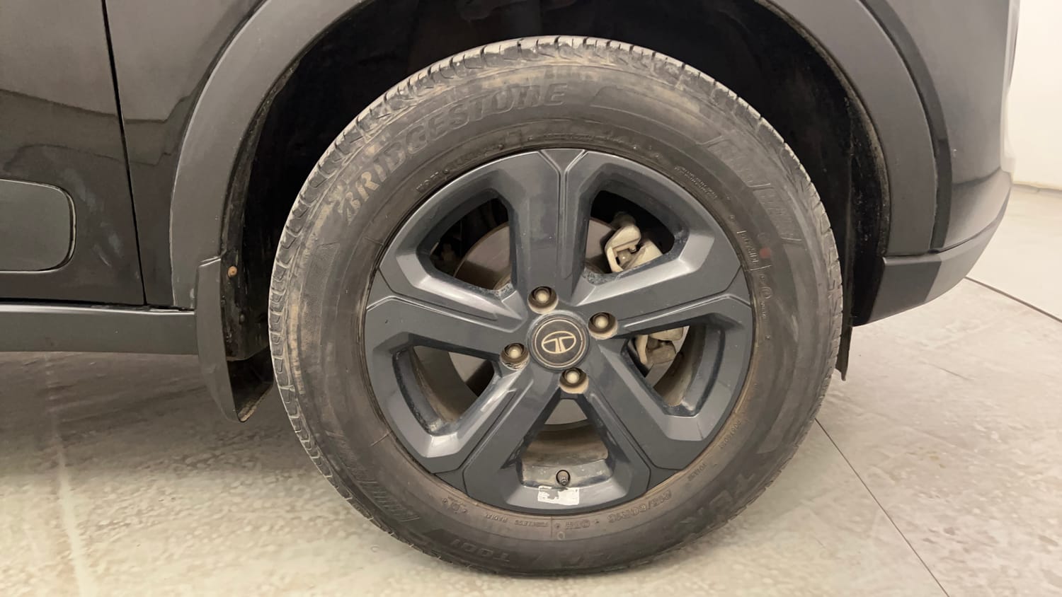 Used 2022 Tata Nexon XZA Plus (HS) Dark Edition Petrol Automatic tyres RIGHT FRONT TYRE RIM VIEW