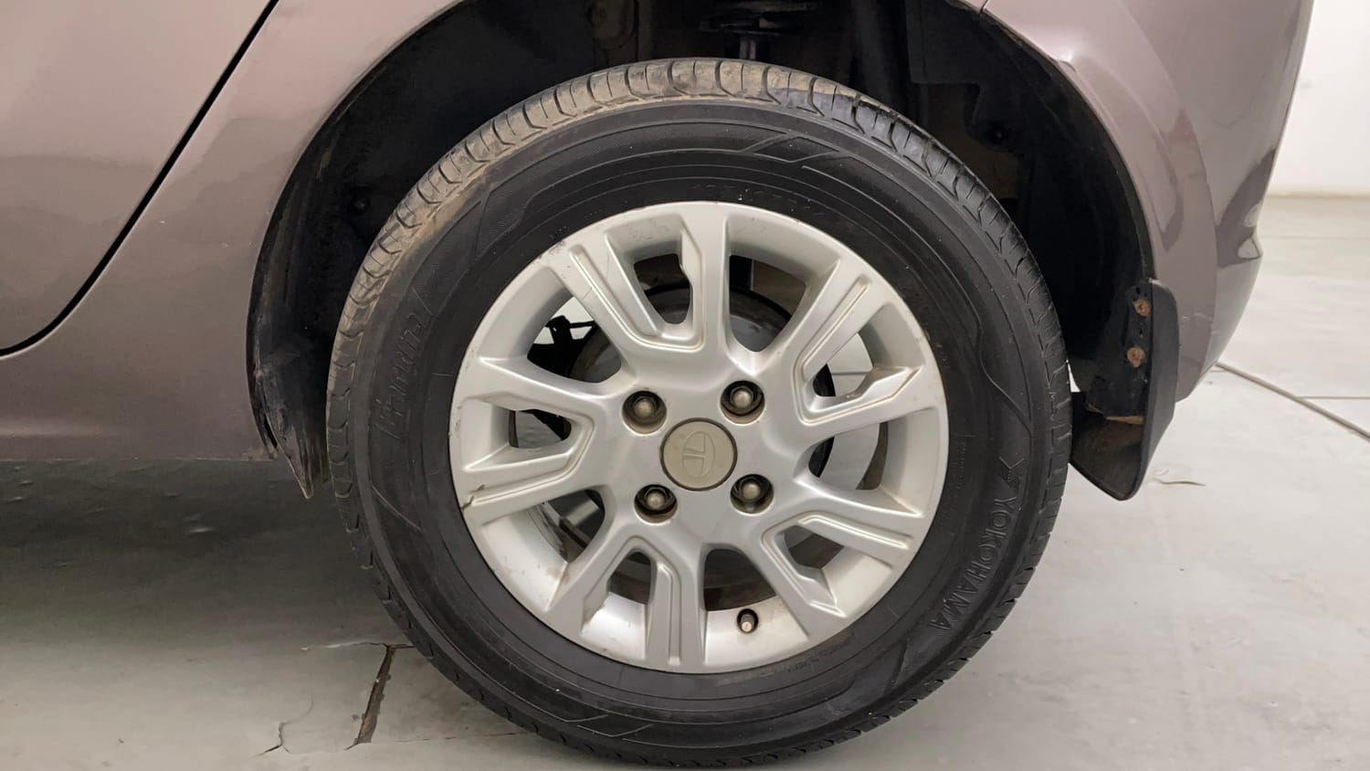 Used 2018 Tata Tiago Revotron XZ Petrol Manual tyres LEFT REAR TYRE RIM VIEW