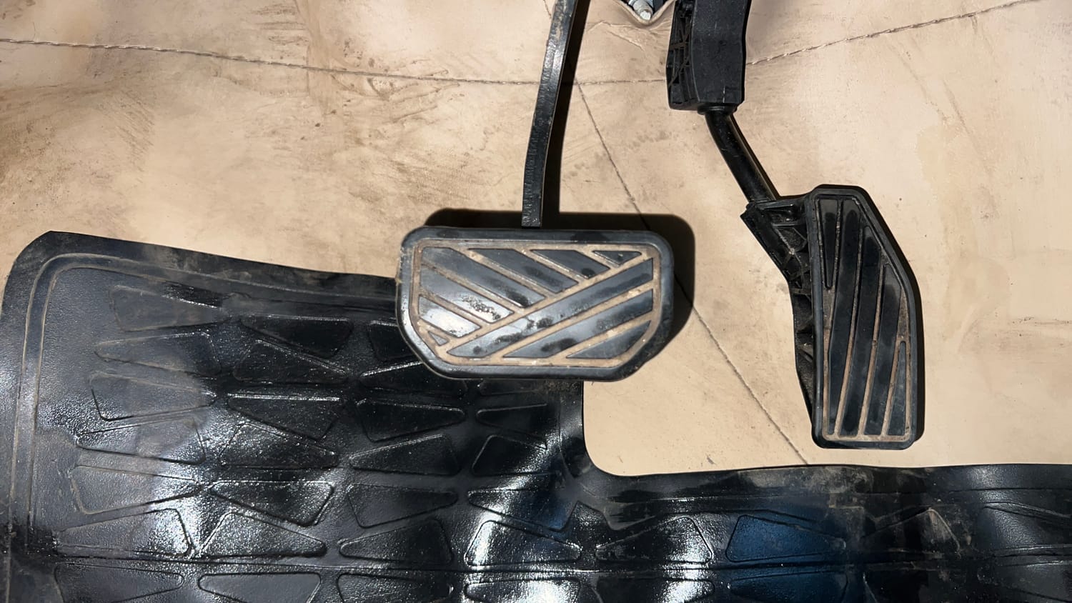 Used 2019 Maruti Suzuki Dzire VXi AMT Petrol Automatic interior PEDALS VIEW