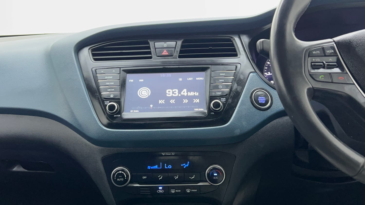 Used 2016 Hyundai i20 Active 1.2 SX Petrol Manual interior MUSIC SYSTEM & AC CONTROL VIEW