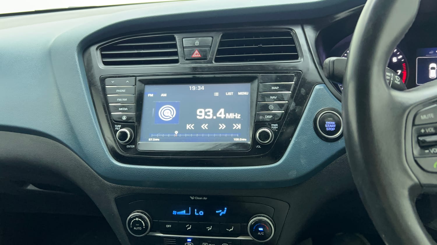 Used 2016 Hyundai i20 Active 1.2 SX Petrol Manual top_features Touch screen infotainment system