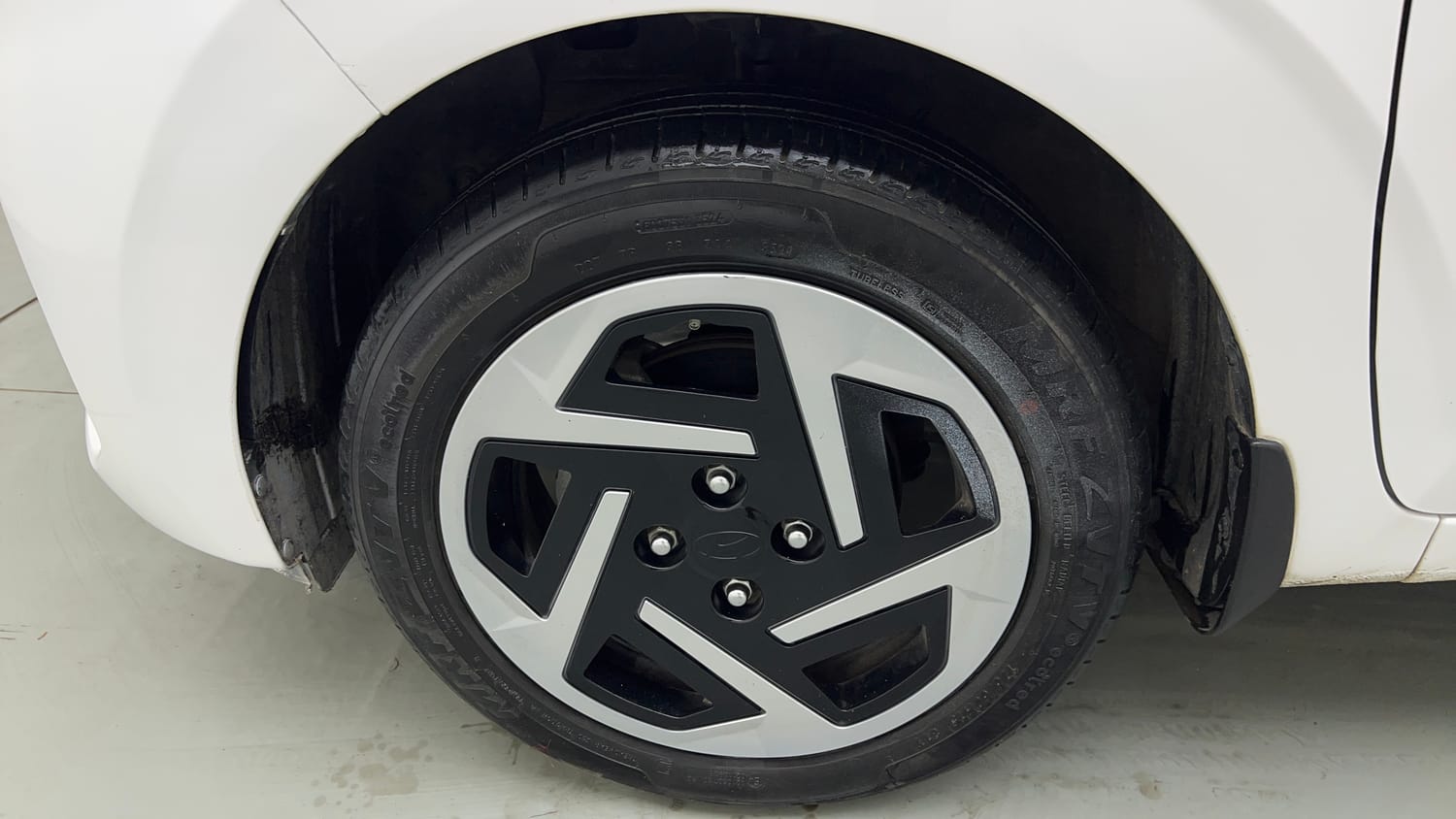 Used 2025 Hyundai Grand i10 Nios Sportz 1.2 Kappa VTVT Petrol Manual tyres LEFT FRONT TYRE RIM VIEW