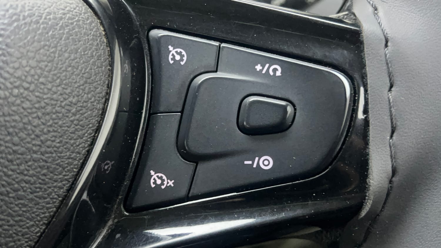 Used 2022 Tata Nexon XZA Plus (Premium) Diesel Diesel Automatic top_features Cruise control