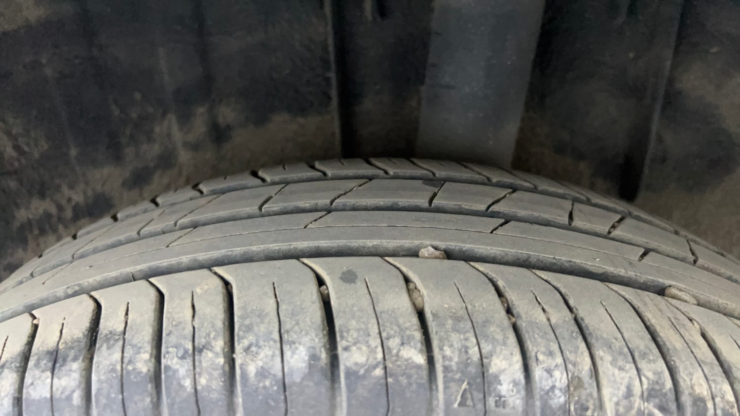 Used 2020 Renault Triber RXZ Petrol Manual tyres LEFT REAR TYRE TREAD VIEW