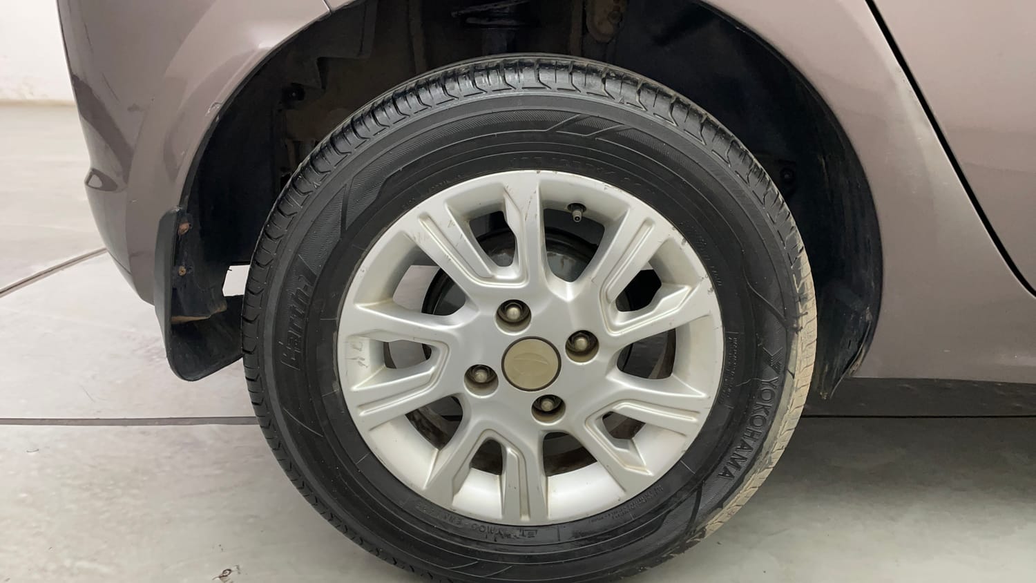 Used 2018 Tata Tiago Revotron XZ Petrol Manual tyres RIGHT REAR TYRE RIM VIEW