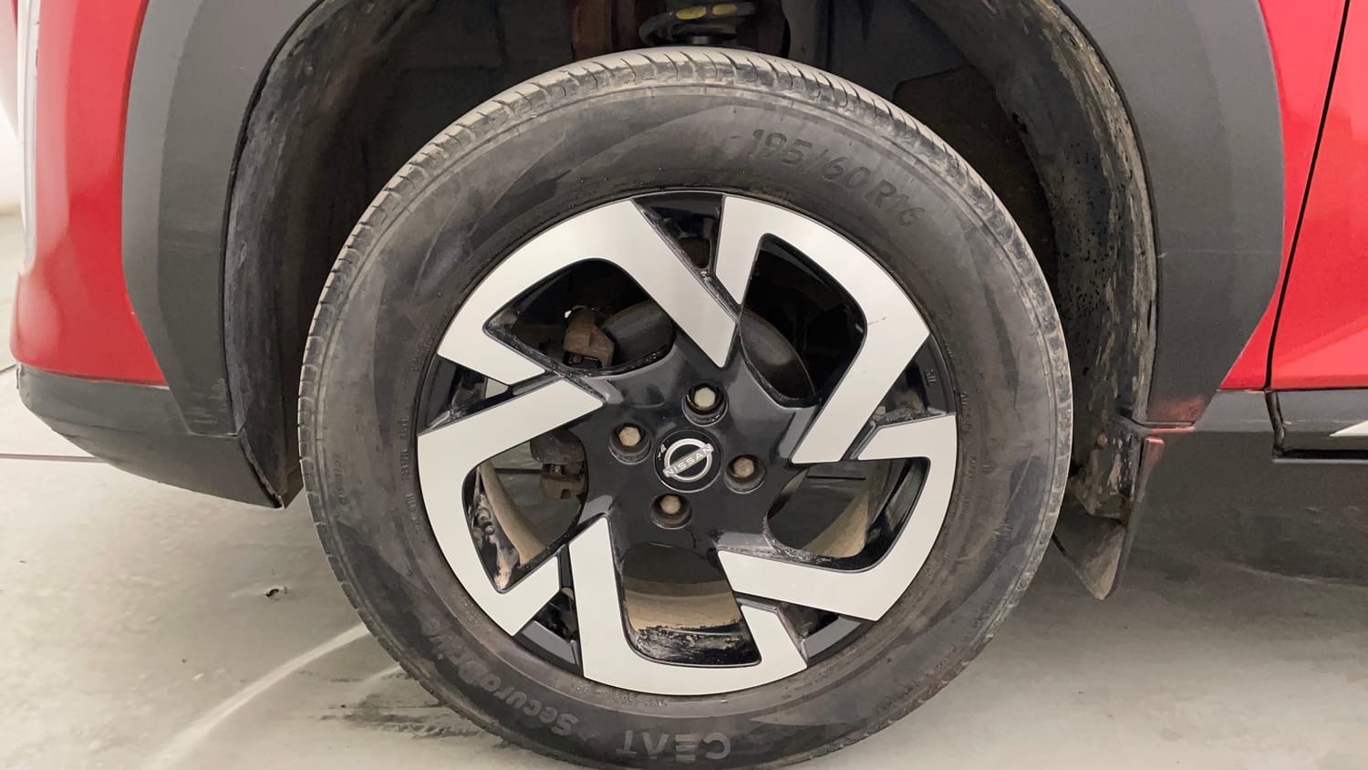 Used 2023 Nissan Magnite XV Petrol Manual tyres LEFT FRONT TYRE RIM VIEW