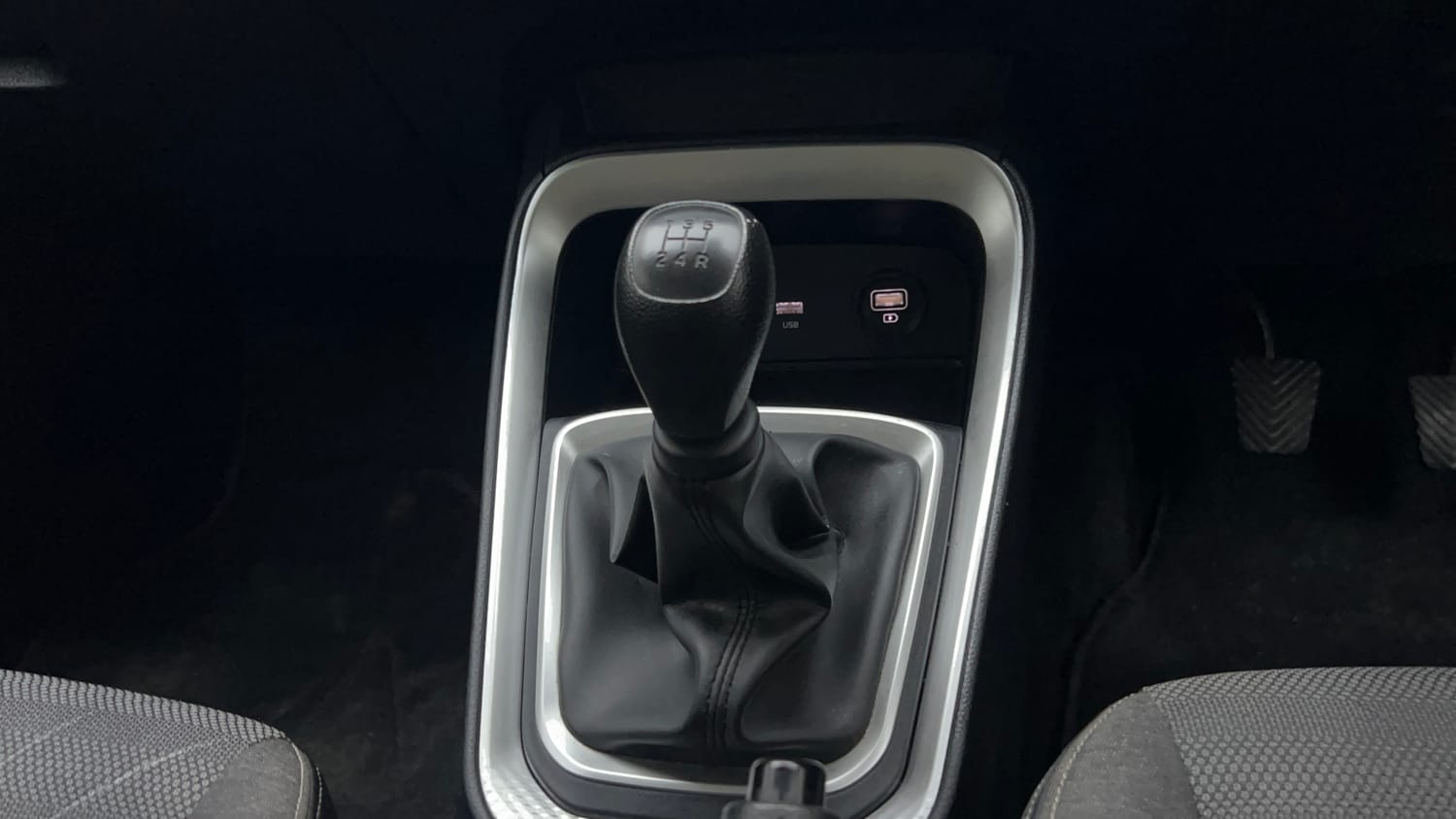 Used 2022 Kia Sonet HTK Plus 1.2 Petrol Manual interior GEAR  KNOB VIEW
