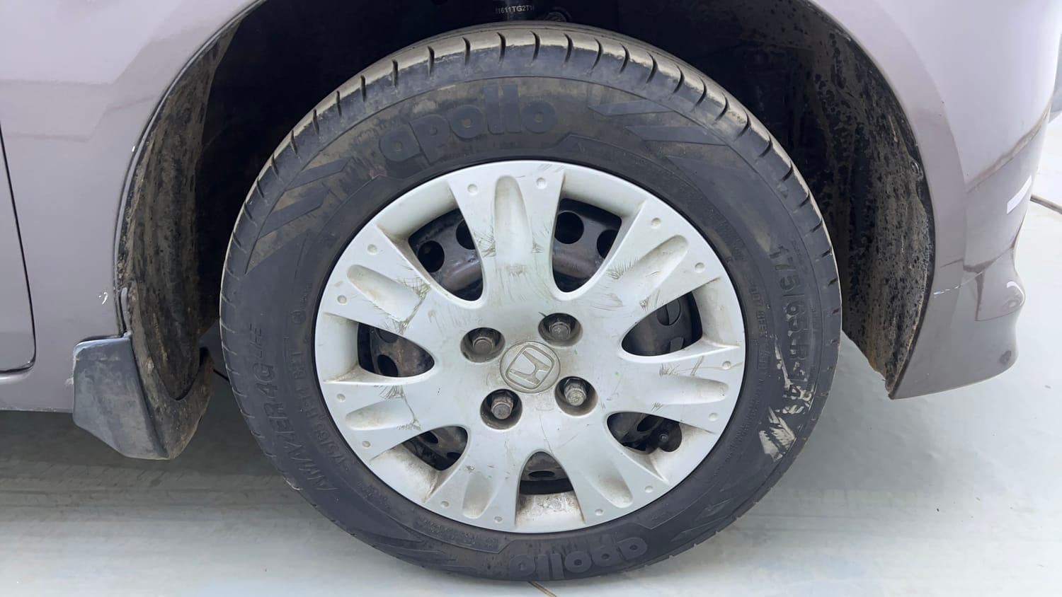 Used 2014 Honda Brio S MT Petrol Manual tyres RIGHT FRONT TYRE RIM VIEW