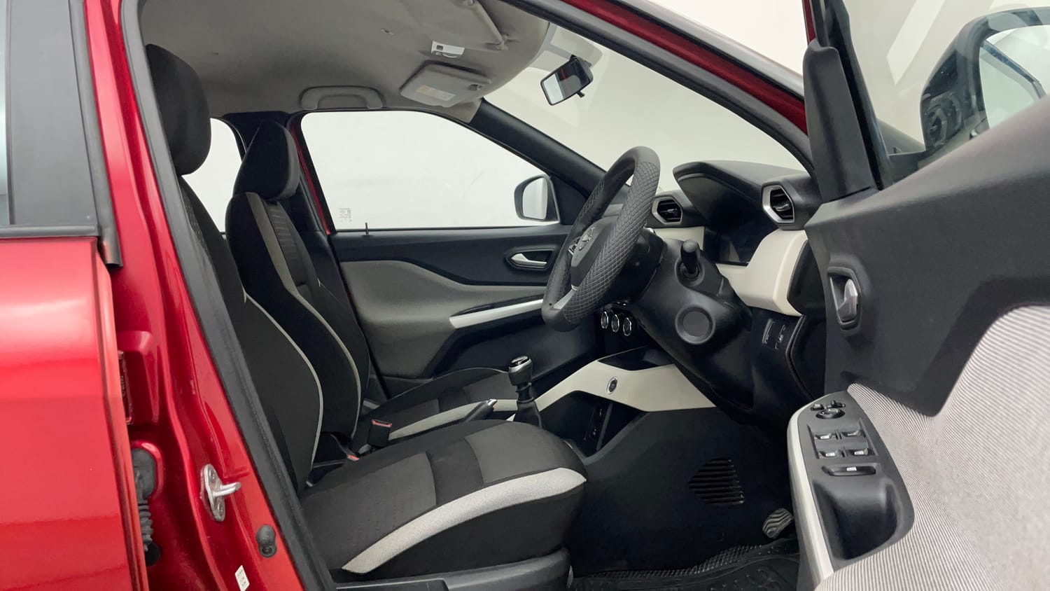 Used 2023 Nissan Magnite XV Petrol Manual interior RIGHT SIDE FRONT DOOR CABIN VIEW