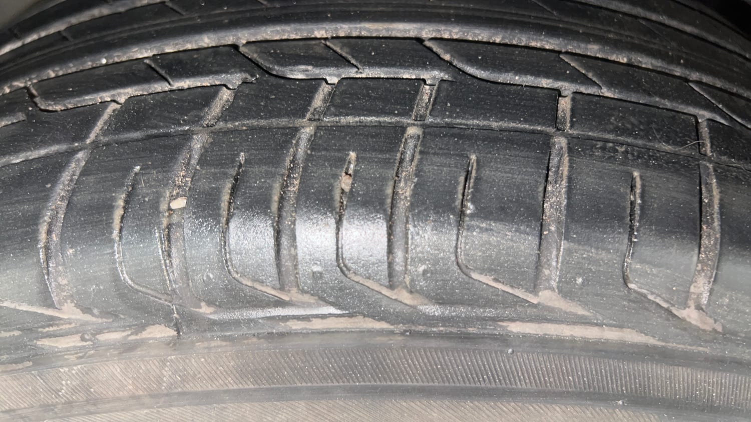Used 2023 Tata Nexon Fearless Plus S 1.2 Revotron Petrol 7DCA DT Petrol Automatic tyres LEFT FRONT TYRE TREAD VIEW