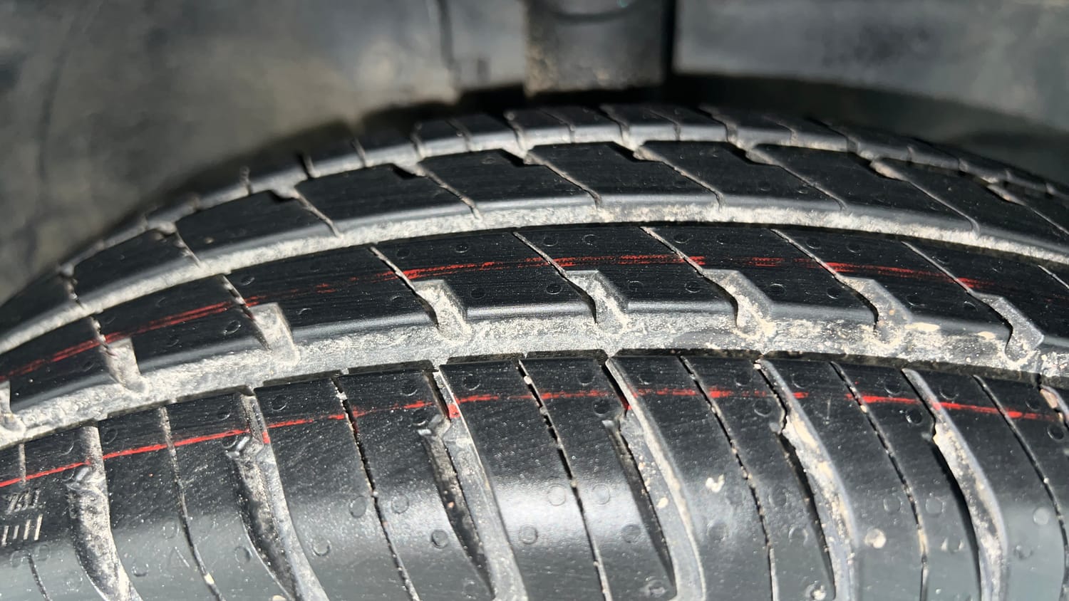 Used 2012 Maruti Suzuki Wagon R LXi Petrol Manual tyres RIGHT FRONT TYRE TREAD VIEW