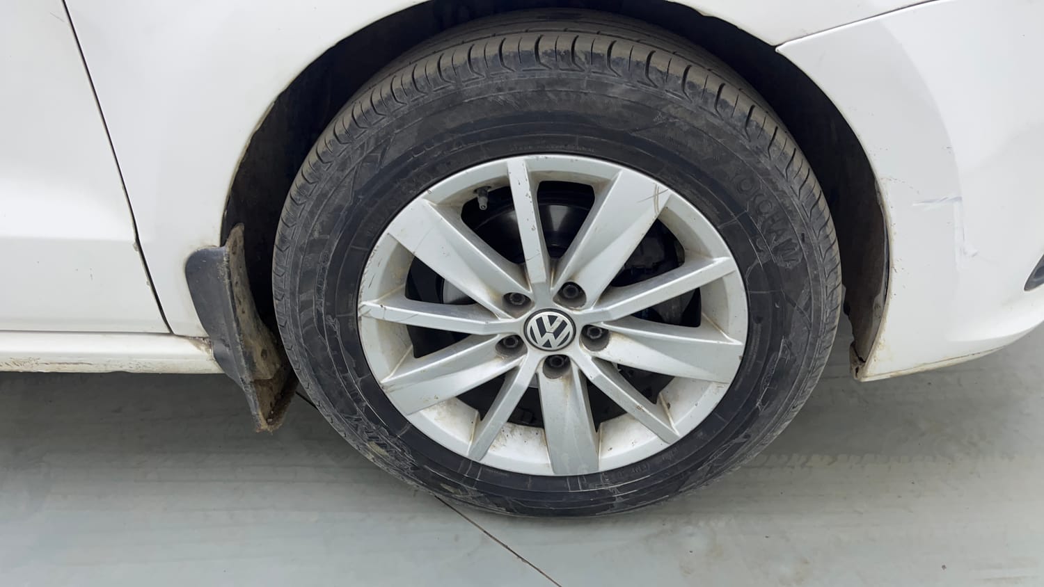 Used 2017 Volkswagen Polo Highline1.5L (D) Diesel Manual tyres RIGHT FRONT TYRE RIM VIEW
