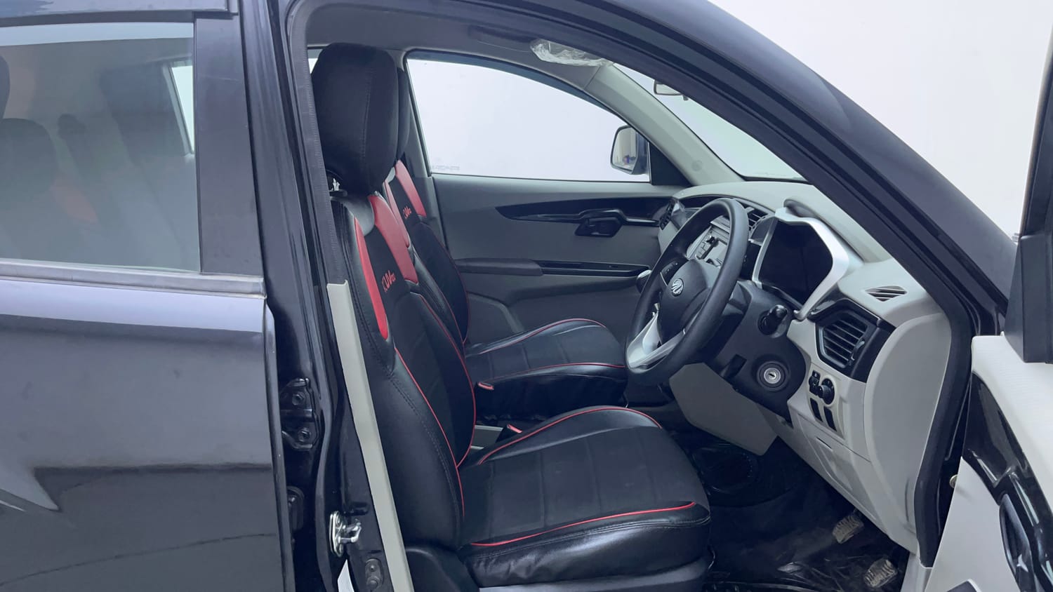Used 2017 Mahindra KUV100 K6+ 5 STR Petrol Manual interior RIGHT SIDE FRONT DOOR CABIN VIEW