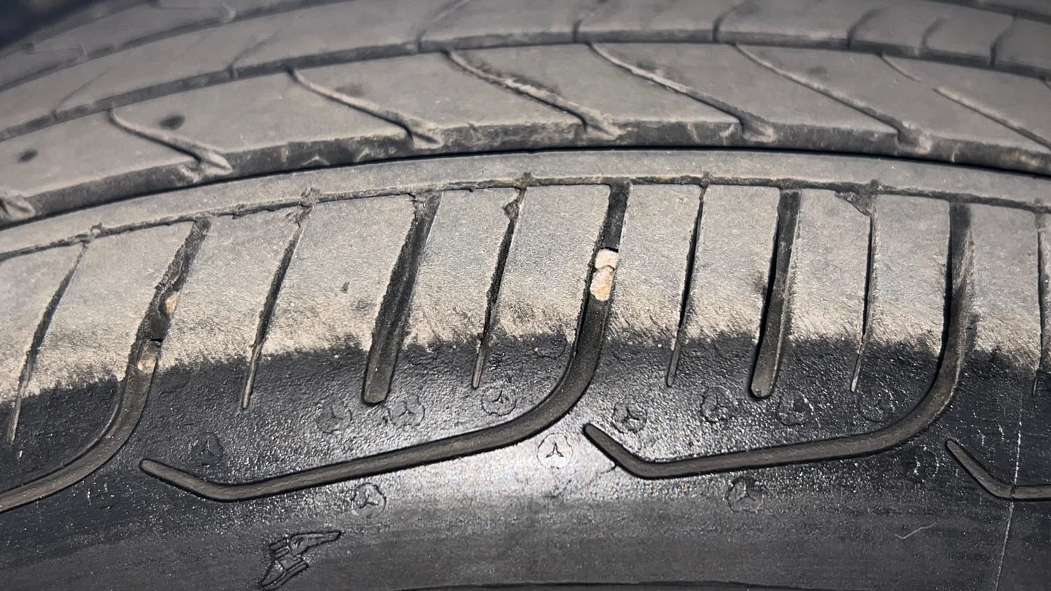 Used 2015 Maruti Suzuki Ciaz ZDi+ SHVS Diesel Manual tyres LEFT FRONT TYRE TREAD VIEW