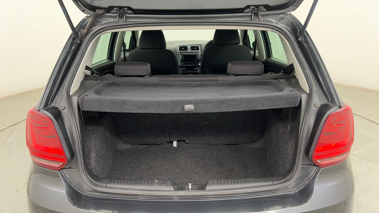 Used 2020 Volkswagen Polo Highline Plus 1.0L TSI Petrol Manual interior DICKY INSIDE VIEW