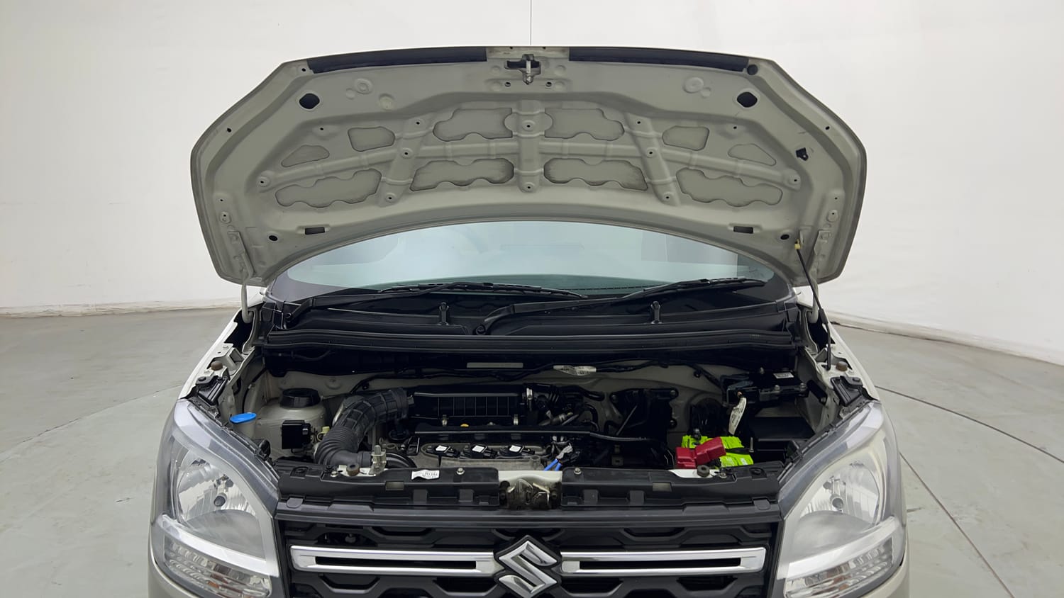 Used 2019 Maruti Suzuki Wagon R VXi 1.0 Petrol Manual engine ENGINE & BONNET OPEN FRONT VIEW