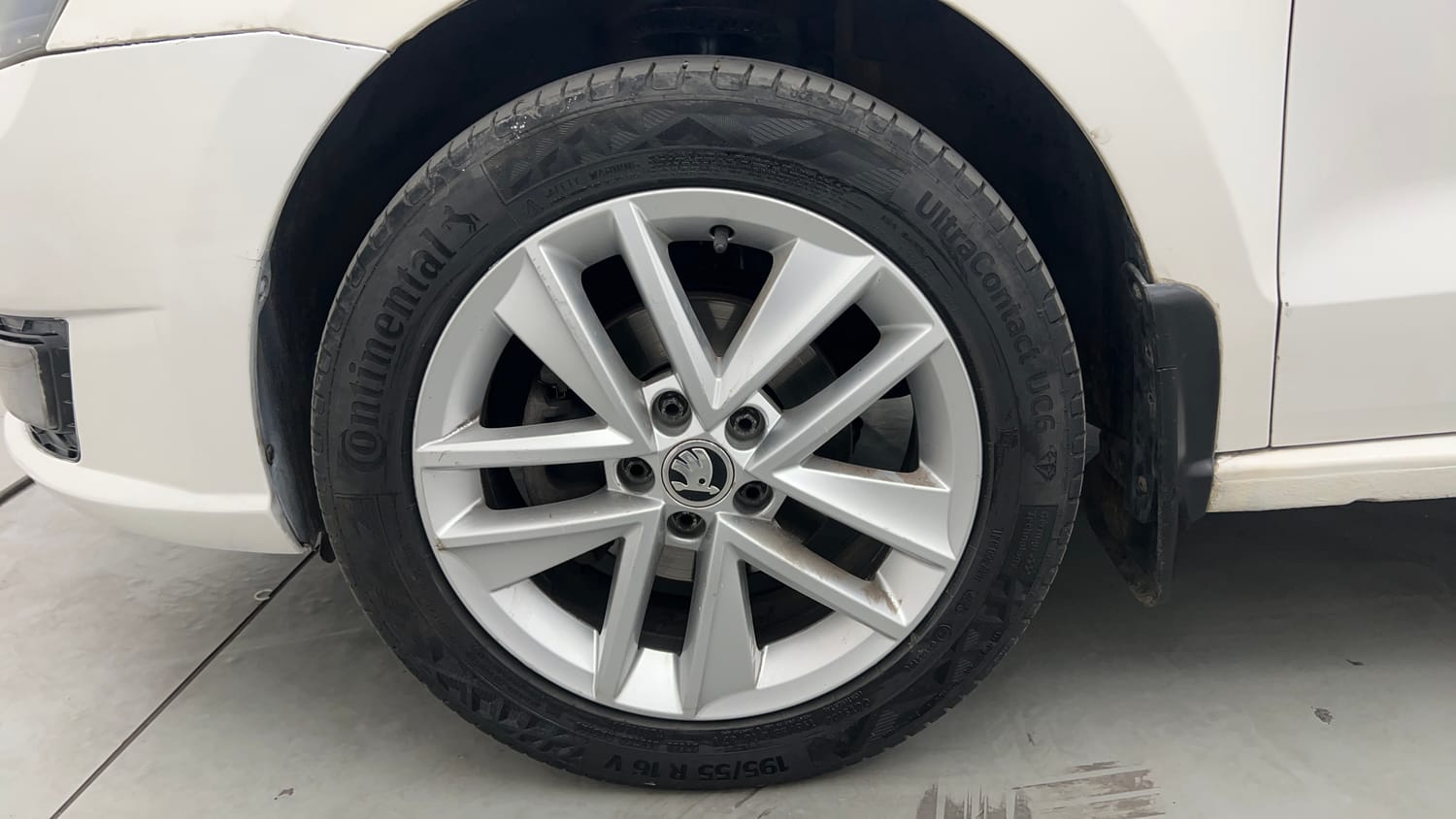 Used 2018 Skoda Rapid Style 1.6 MPI Petrol Manual tyres LEFT FRONT TYRE RIM VIEW