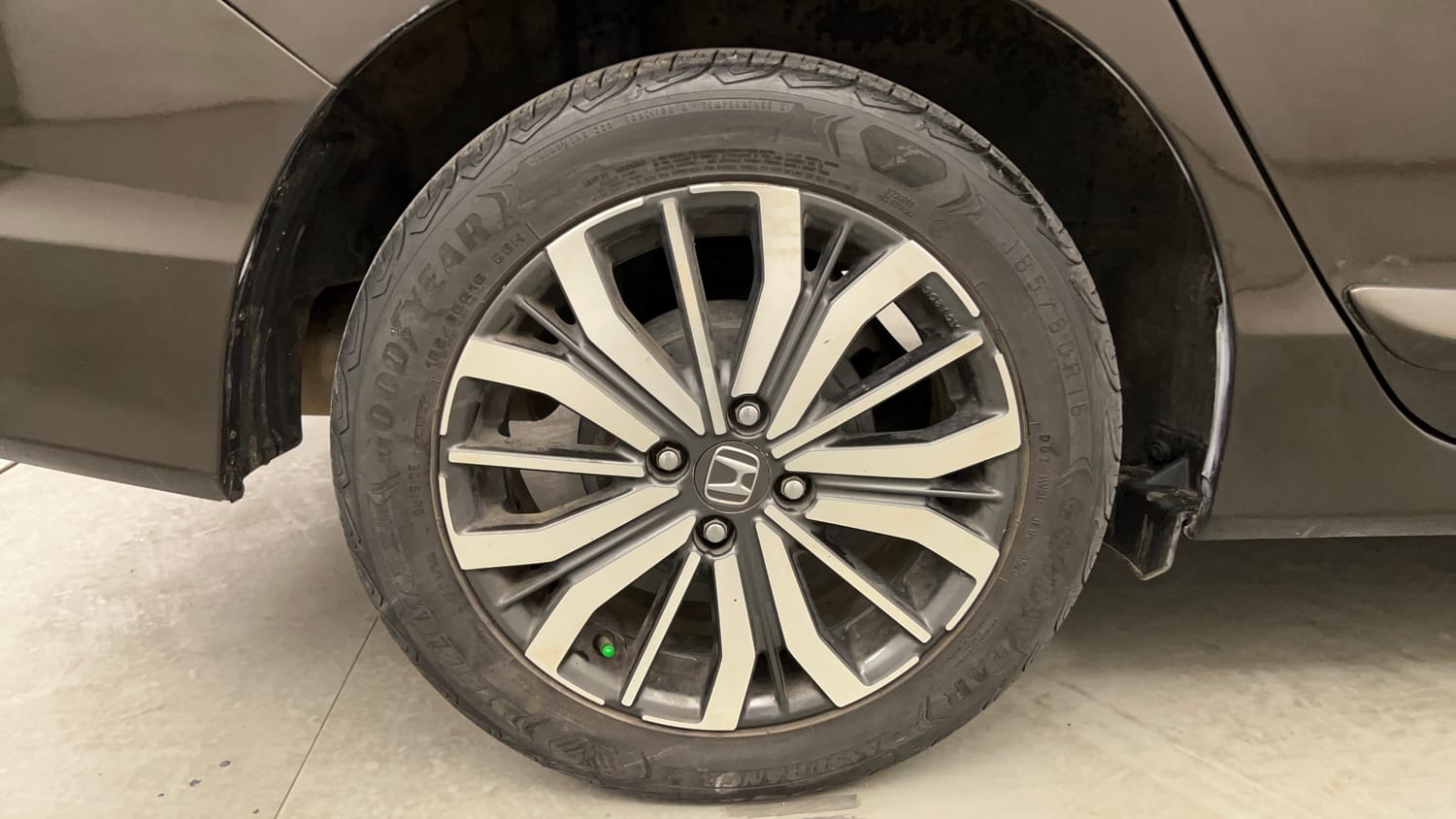 Used 2018 Honda City VX Petrol Petrol Manual tyres RIGHT REAR TYRE RIM VIEW