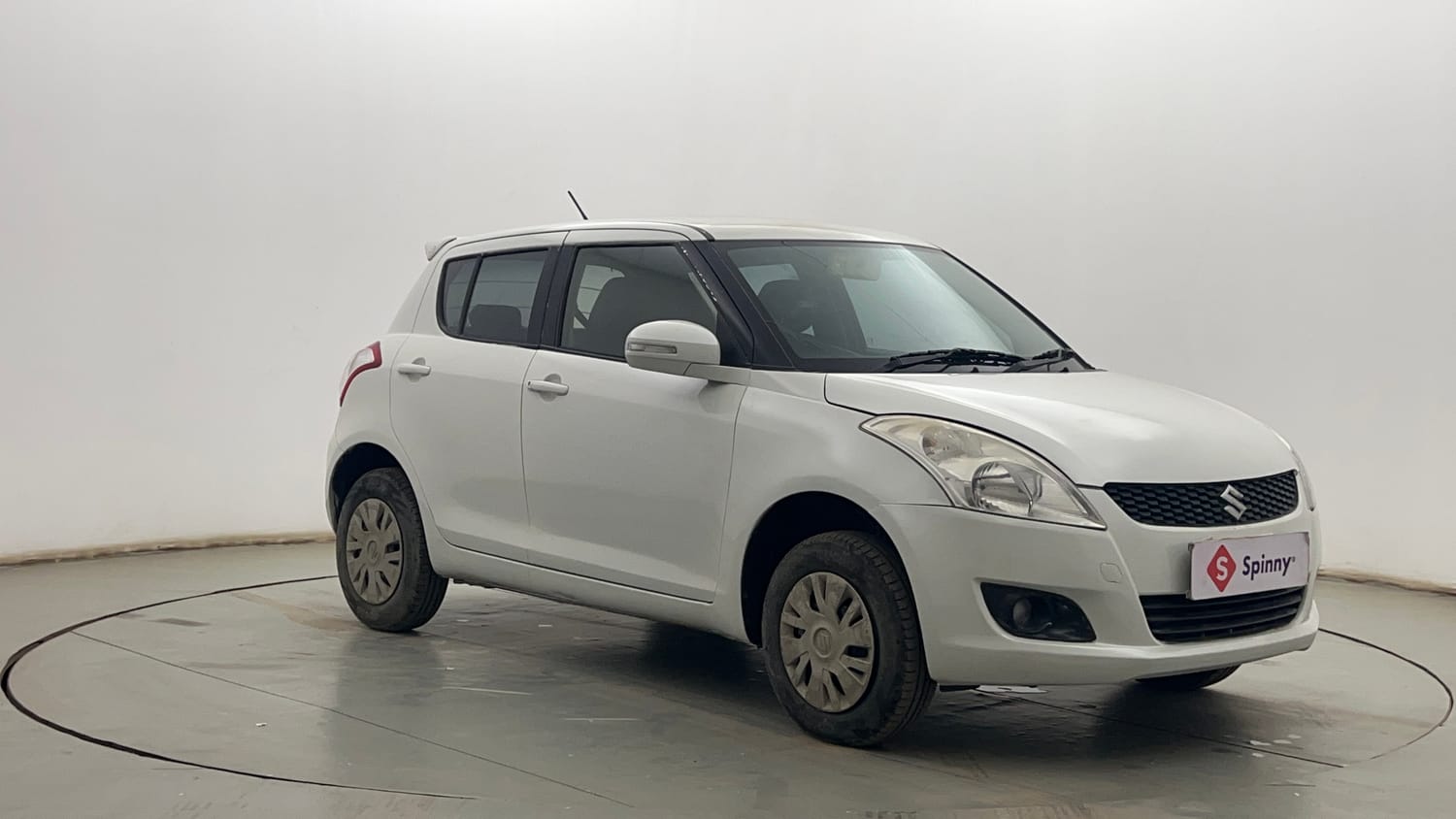 Used 2015 Maruti Suzuki Swift VXi Petrol Manual exterior RIGHT FRONT CORNER VIEW