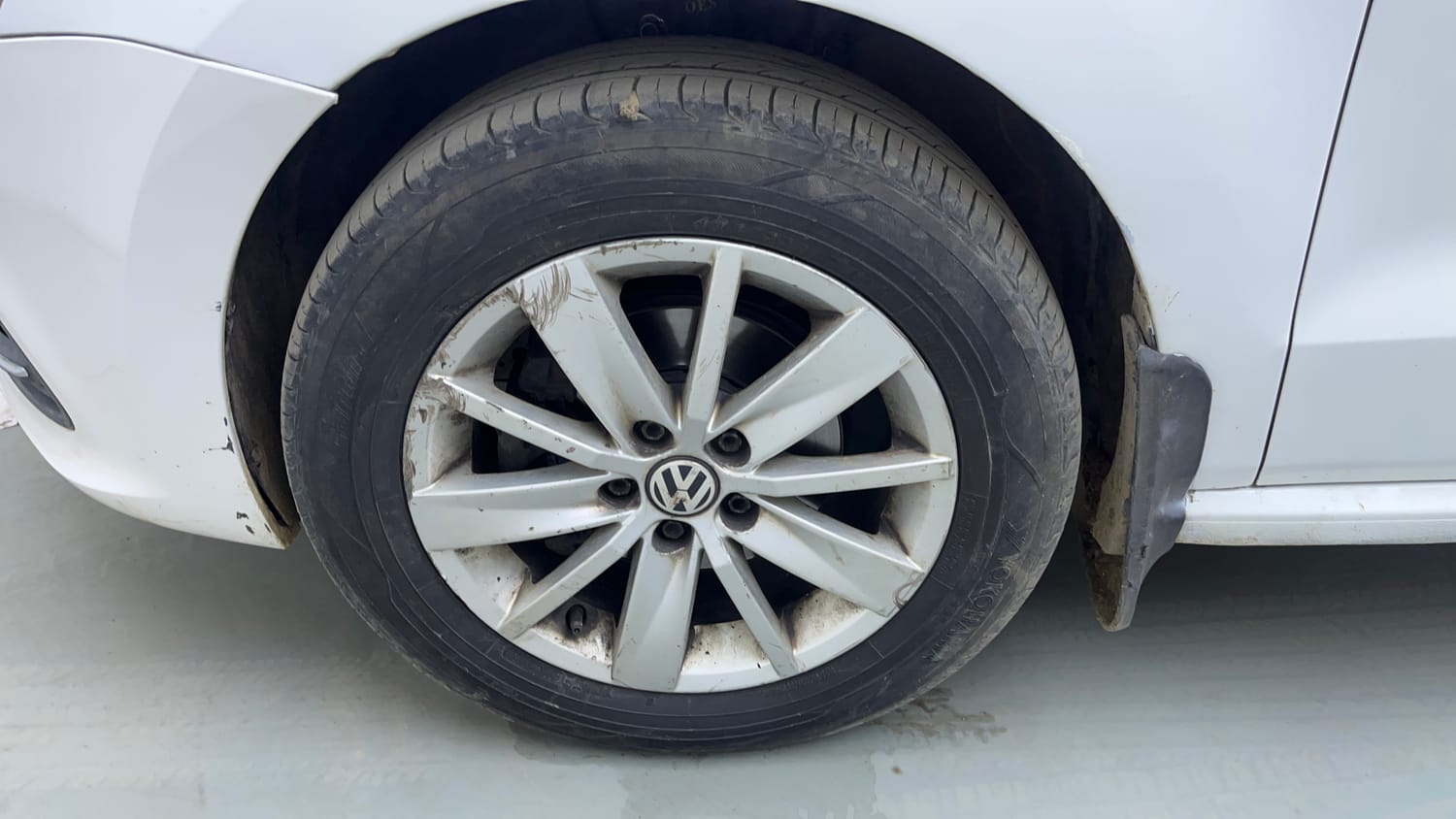 Used 2017 Volkswagen Polo Highline1.5L (D) Diesel Manual tyres LEFT FRONT TYRE RIM VIEW