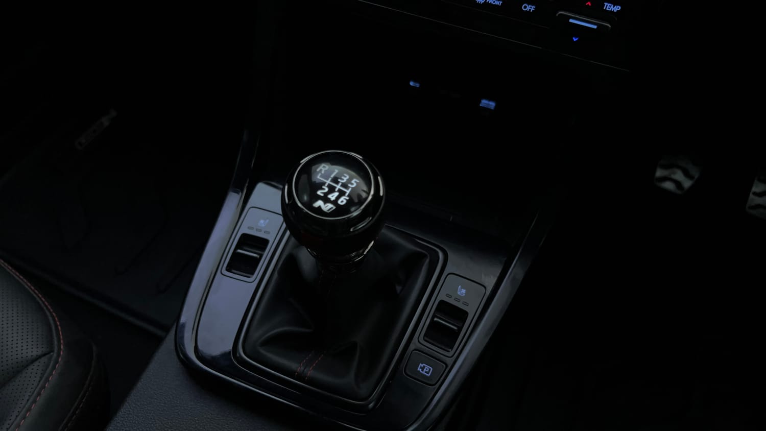 Used 2025 Hyundai Creta N-Line N10 1.5 Turbo MT Dual Tone Petrol Manual interior GEAR  KNOB VIEW